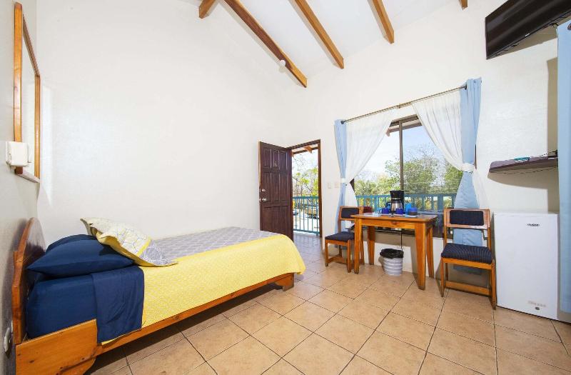 Cabinas Diversion Tropical image