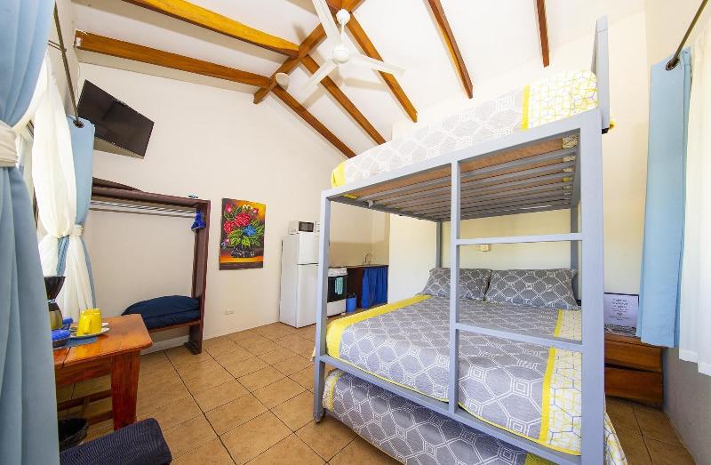 Cabinas Diversion Tropical image