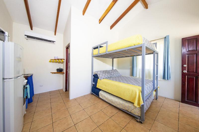 Cabinas Diversion Tropical image