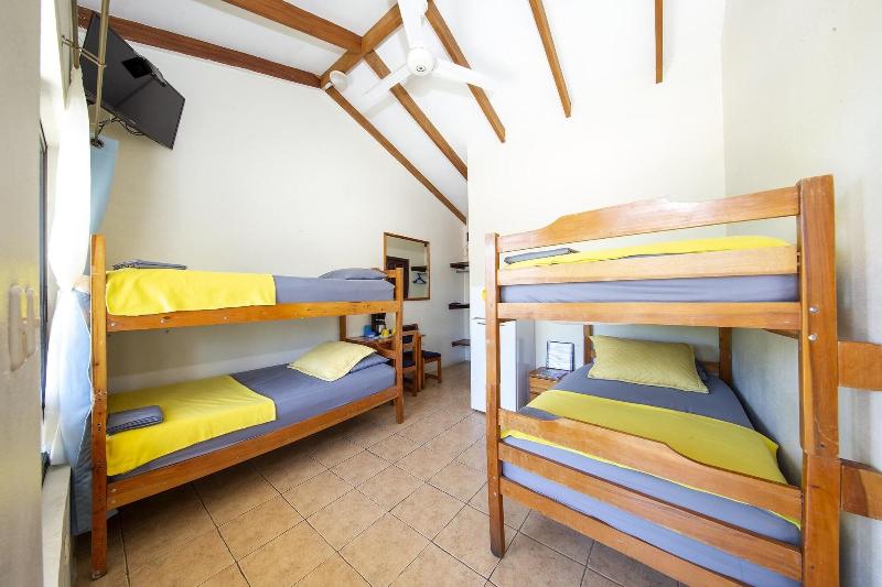 Cabinas Diversion Tropical image