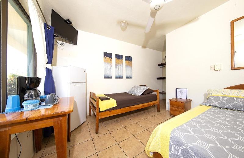 Cabinas Diversion Tropical image