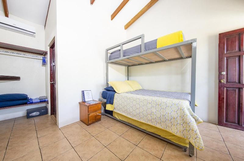 Cabinas Diversion Tropical image