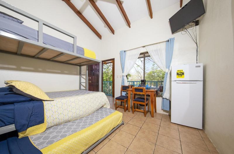 Cabinas Diversion Tropical image
