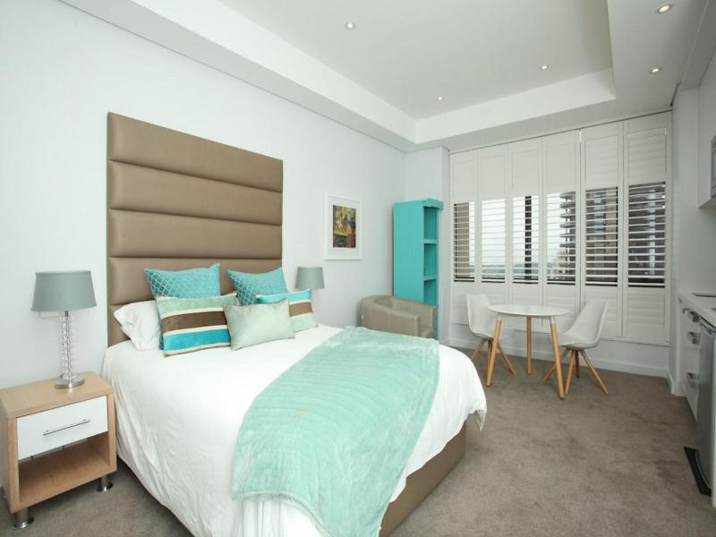 Sandton Skye Unit 702 image