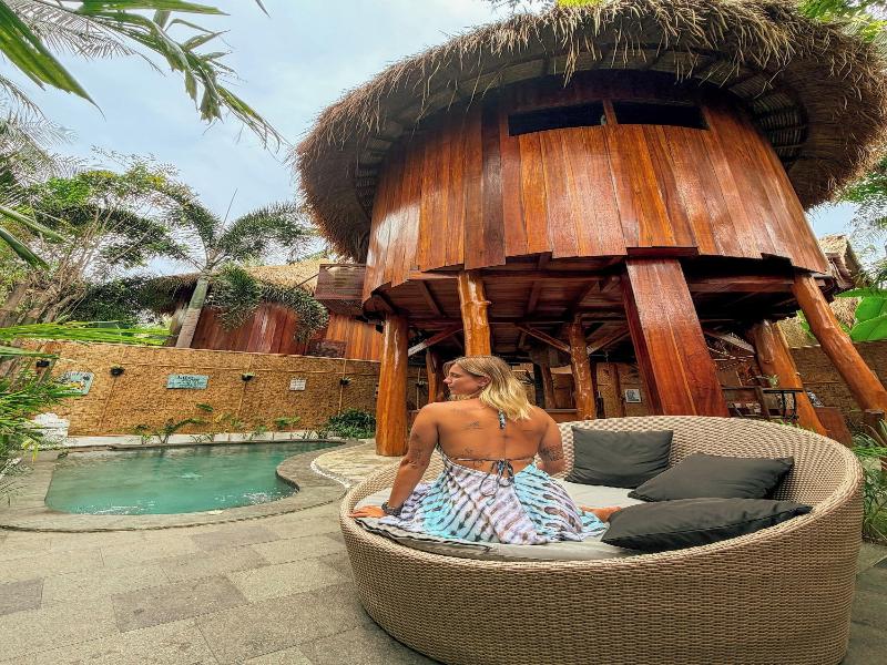 Gili Treehouses image