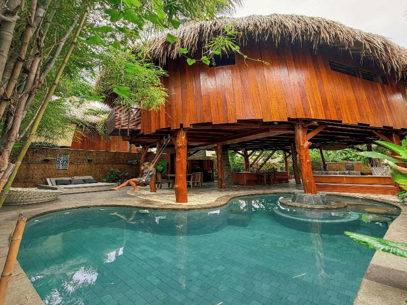 Gili Treehouses image