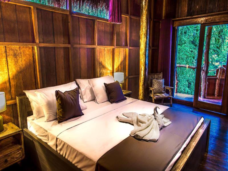 Gili Treehouses image
