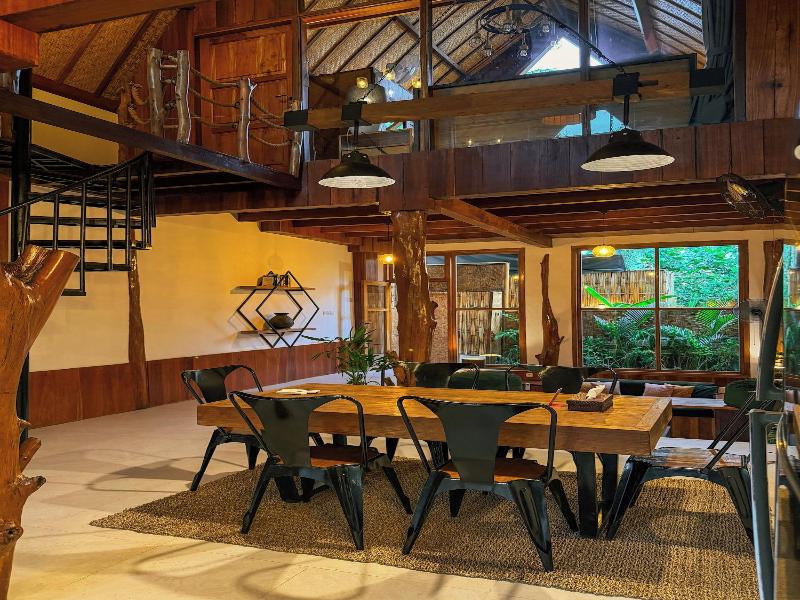 Gili Treehouses image