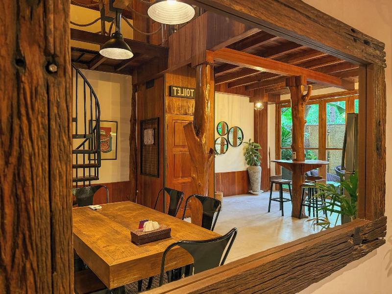 Gili Treehouses image