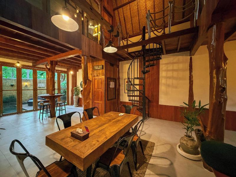 Gili Treehouses image