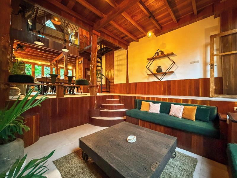 Gili Treehouses image