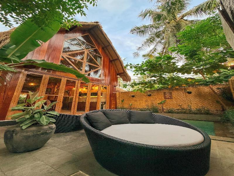 Gili Treehouses image