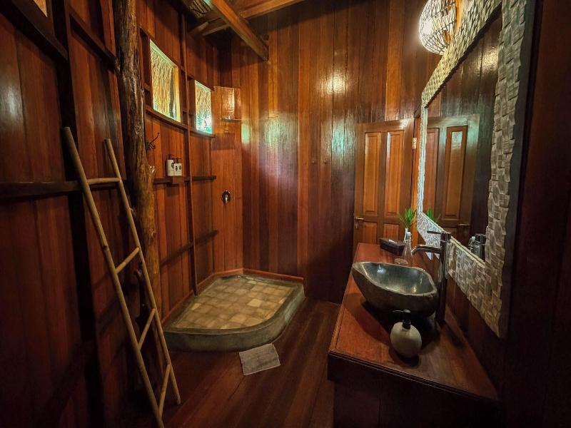 Gili Treehouses image
