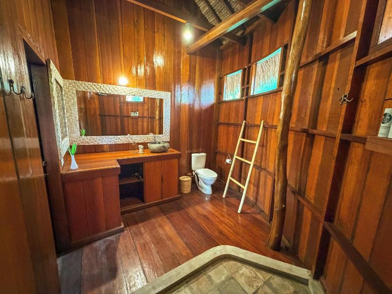 Gili Treehouses image