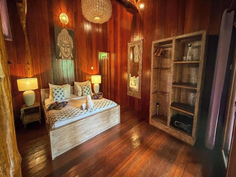 Gili Treehouses image