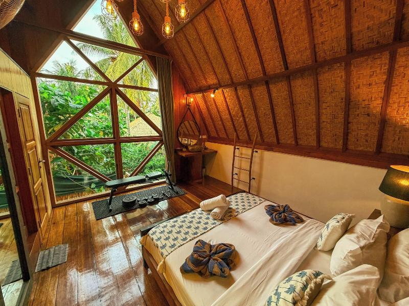 Gili Treehouses image