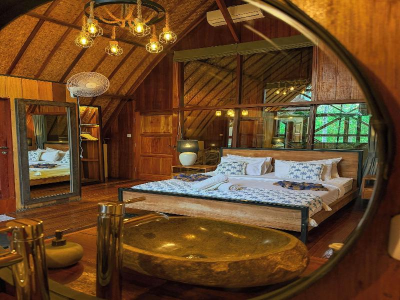 Gili Treehouses image