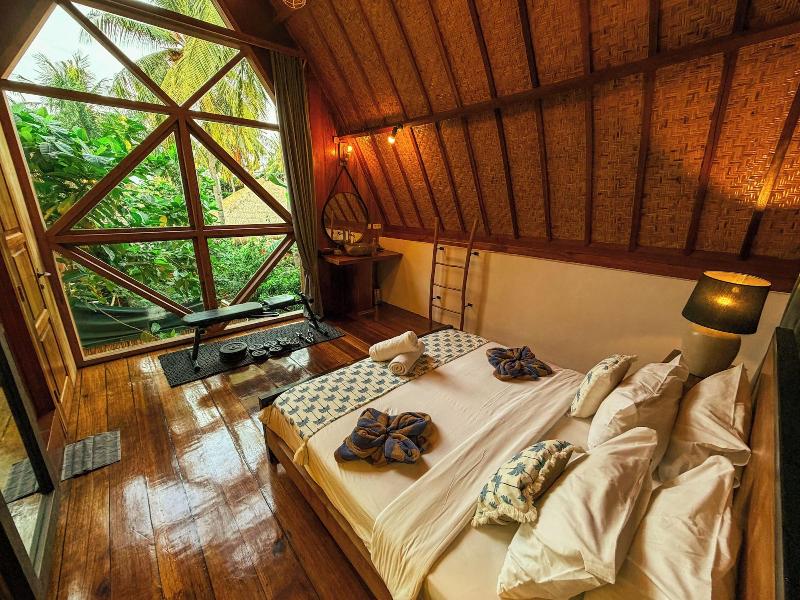 Gili Treehouses image