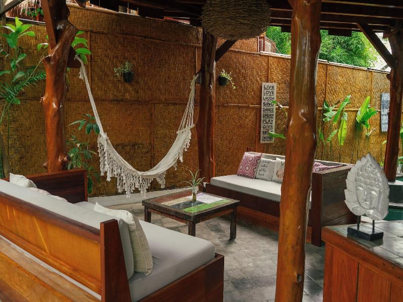 Gili Treehouses image