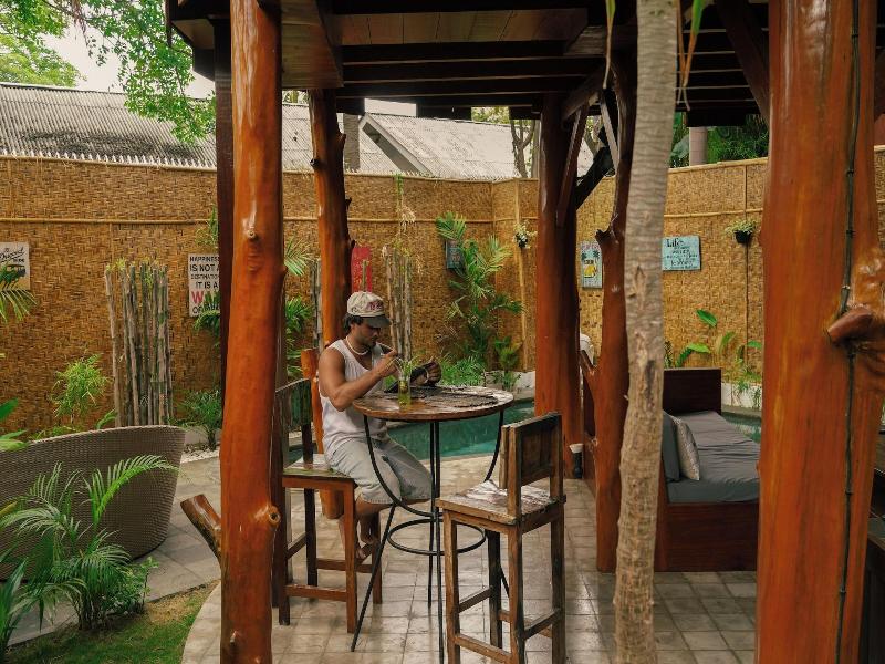Gili Treehouses image