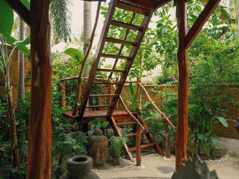 Gili Treehouses image