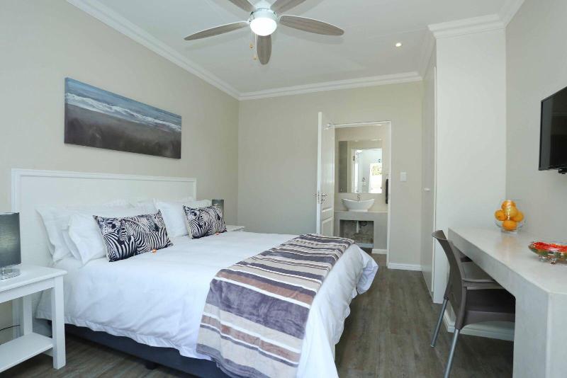 Eagle Cove image
