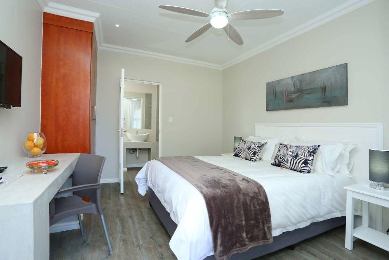 Eagle Cove image