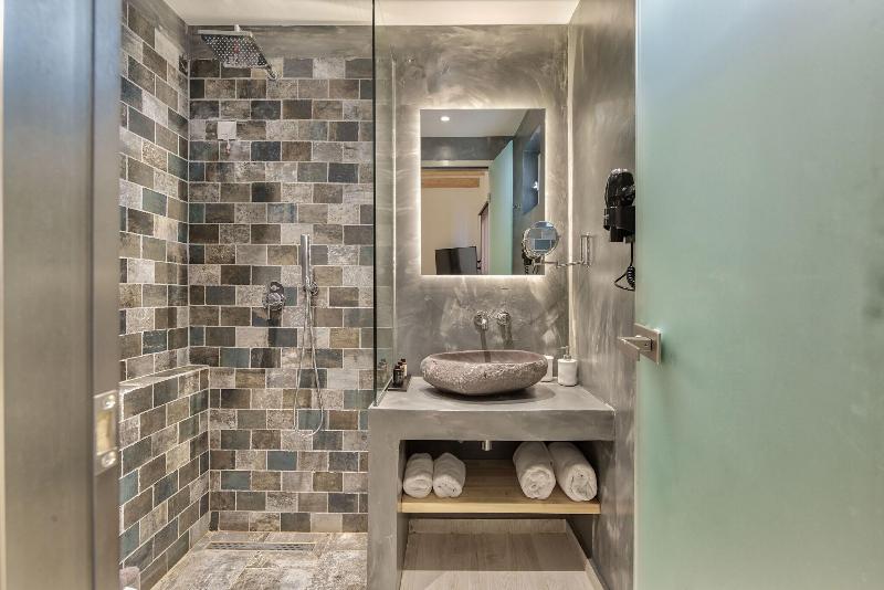 Aliv Stone Suites & Spa image