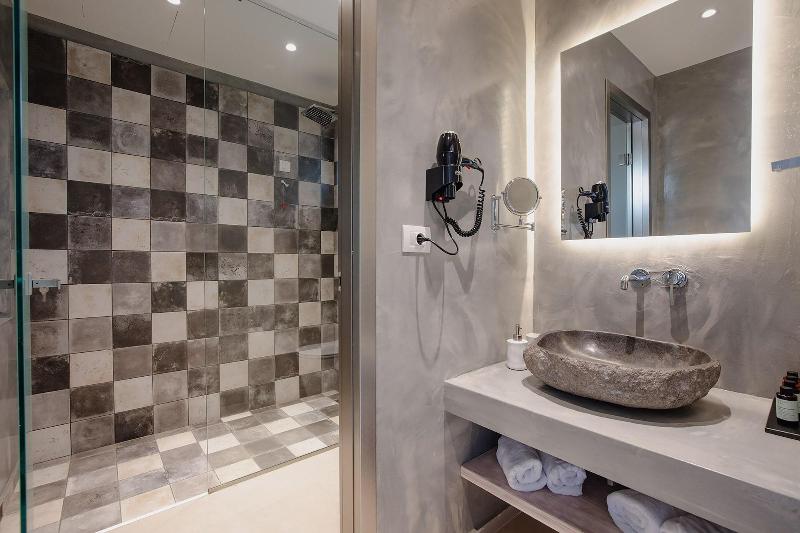Aliv Stone Suites & Spa image