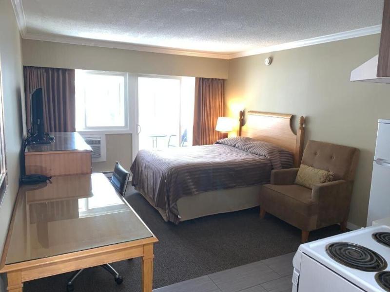 Okanagan Royal Park Inn By Elevate Rooms image