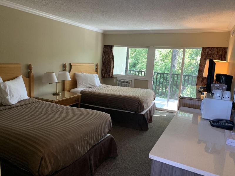 Okanagan Royal Park Inn By Elevate Rooms image
