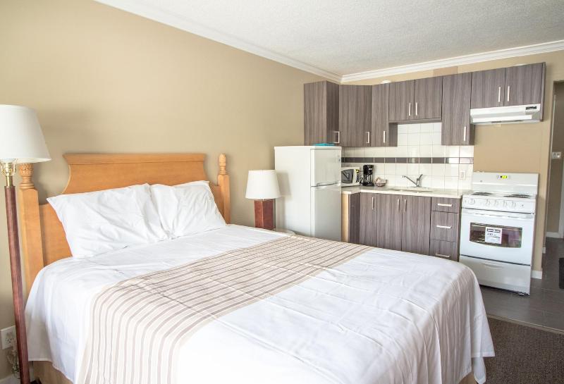 Okanagan Royal Park Inn By Elevate Rooms image