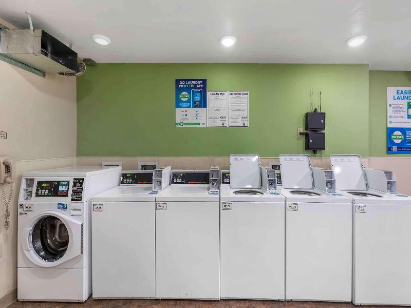 Woodspring Suites Aurora Denver Airport image
