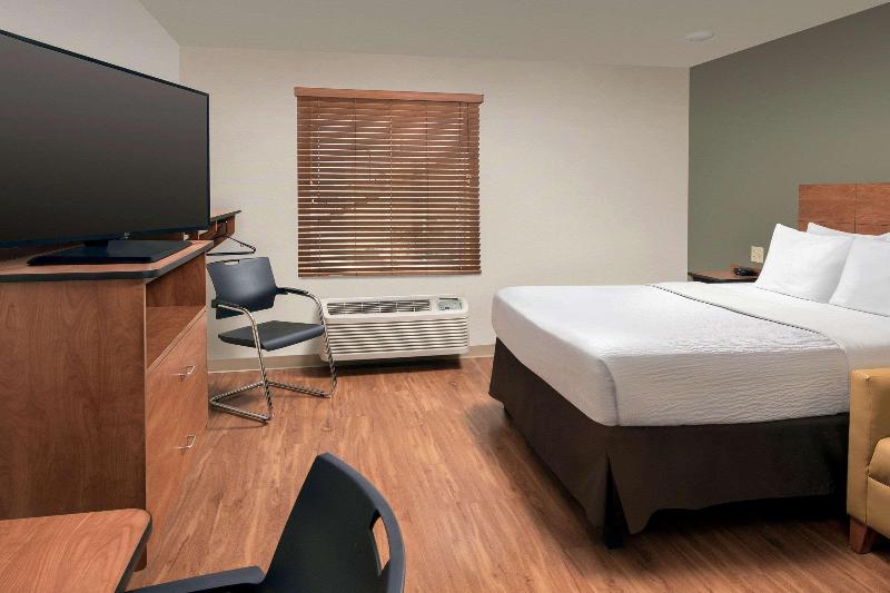 Woodspring Suites Aurora Denver Airport image