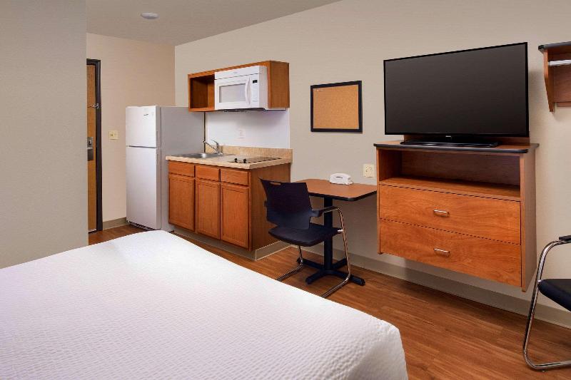 Woodspring Suites Aurora Denver Airport image