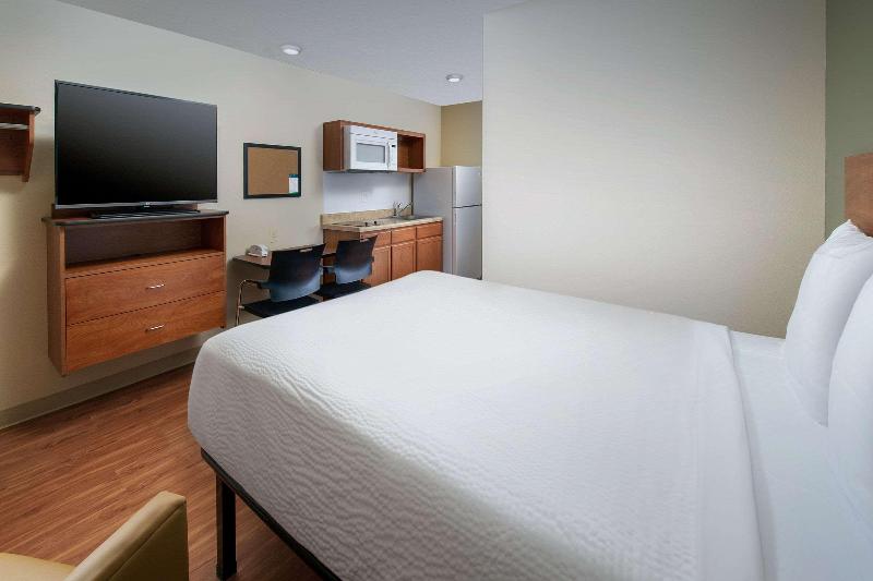Woodspring Suites Aurora Denver Airport image