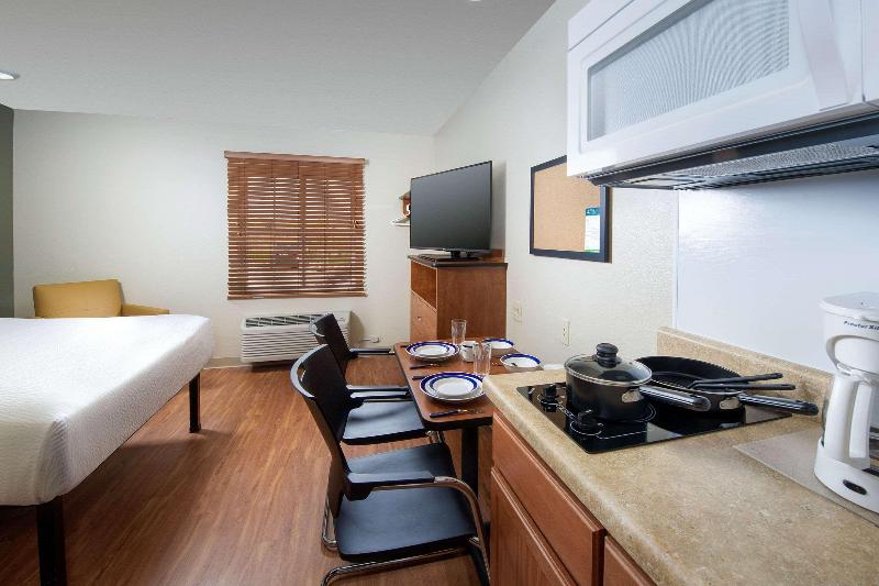 Woodspring Suites Aurora Denver Airport image
