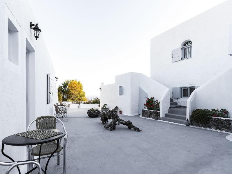Villa Iliovasilema Santorini image