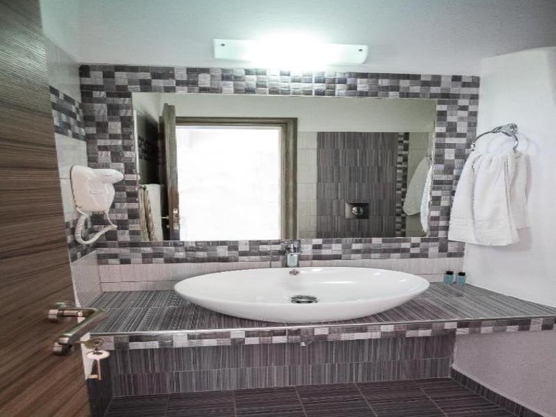 Villa Iliovasilema Santorini image
