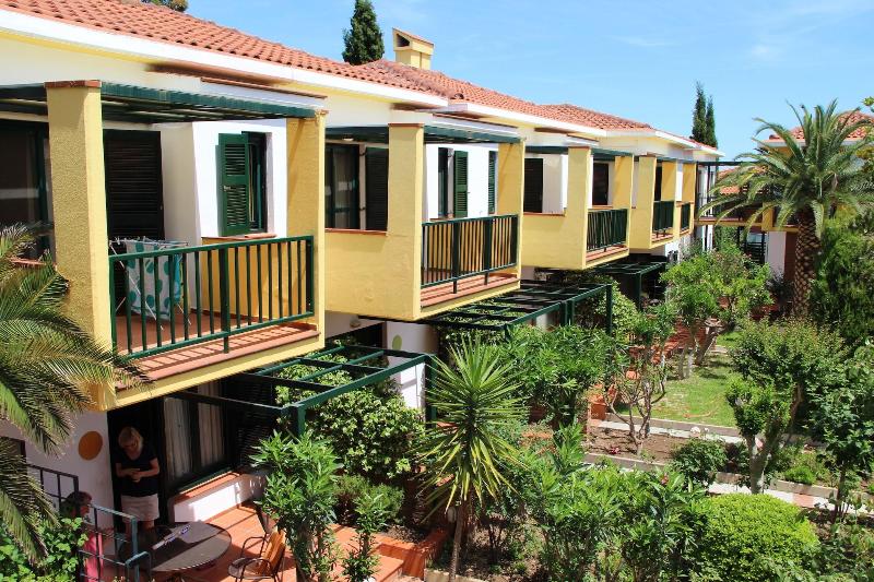 Elia Apartments