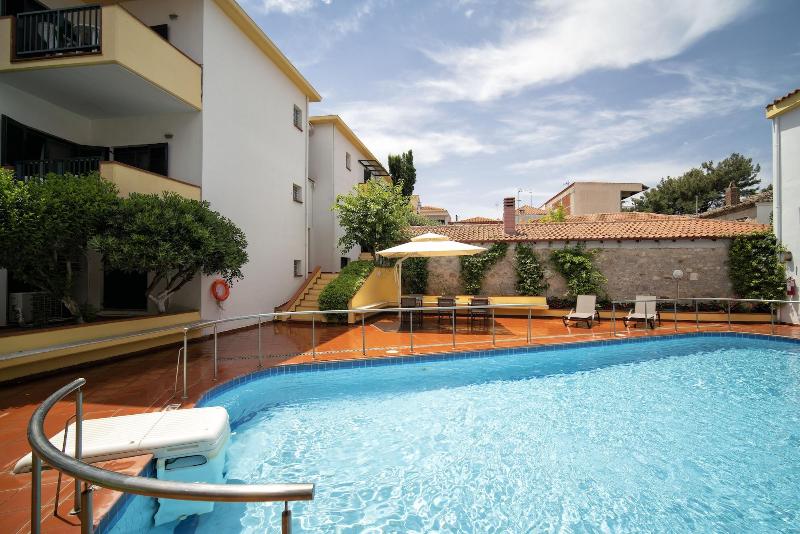 Elia Apartments
