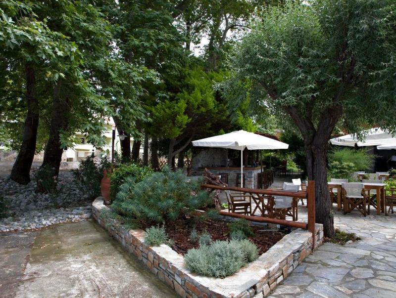 Hotel Morfeas — general view