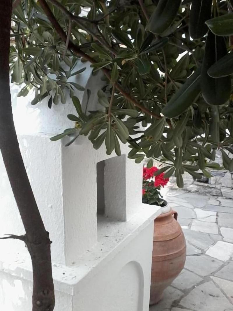 Hotel Morfeas — exterior view