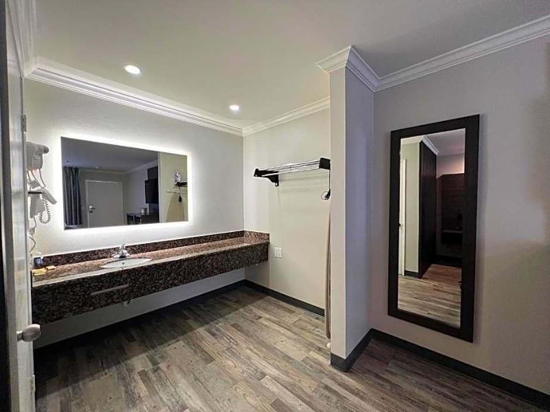Cloud 9 Inn Lax image