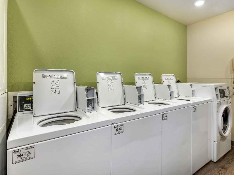 Woodspring Suites Wichita North