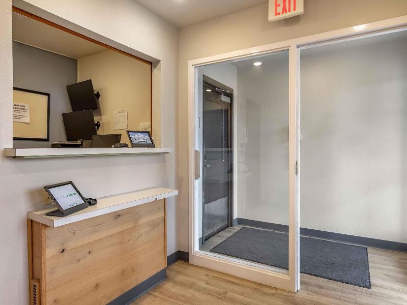 Woodspring Suites Wichita North