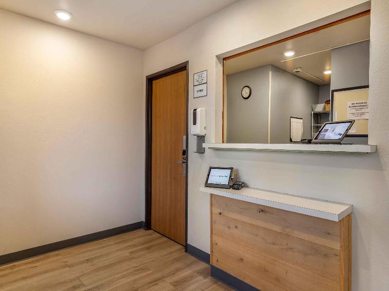 Woodspring Suites Wichita North