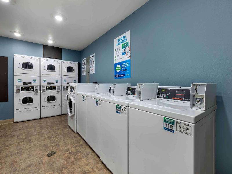 Woodspring Suites Shreveport Airport image