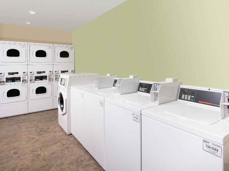 Woodspring Suites Shreveport Airport image
