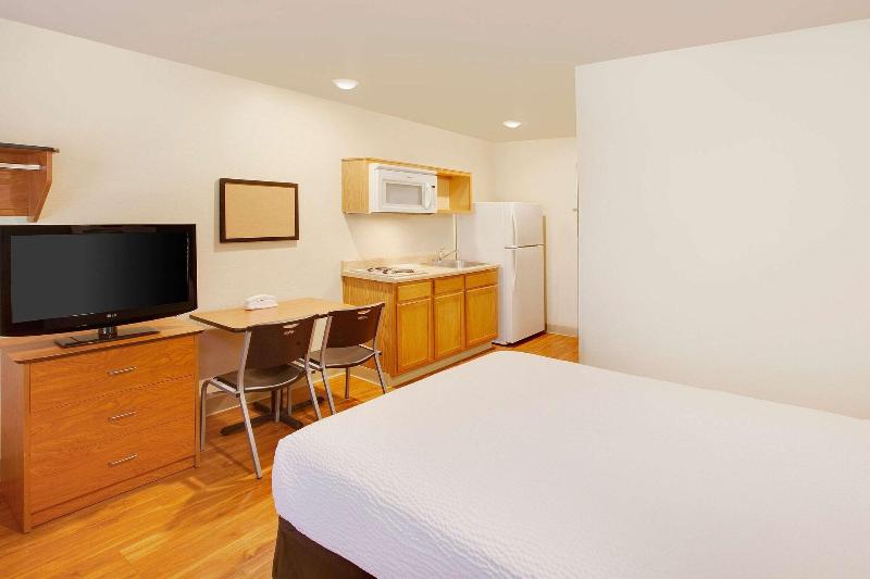 Woodspring Suites Shreveport Airport image